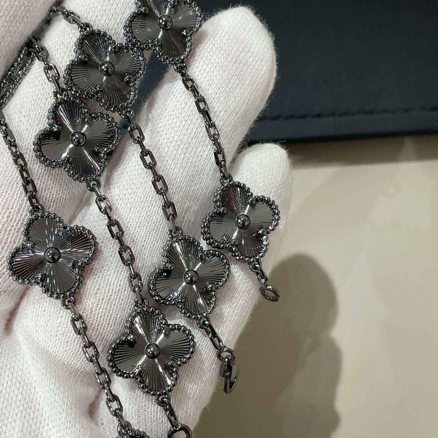 [Love Lucky]CLOVER 5 MOTIF BLACK BRACELET