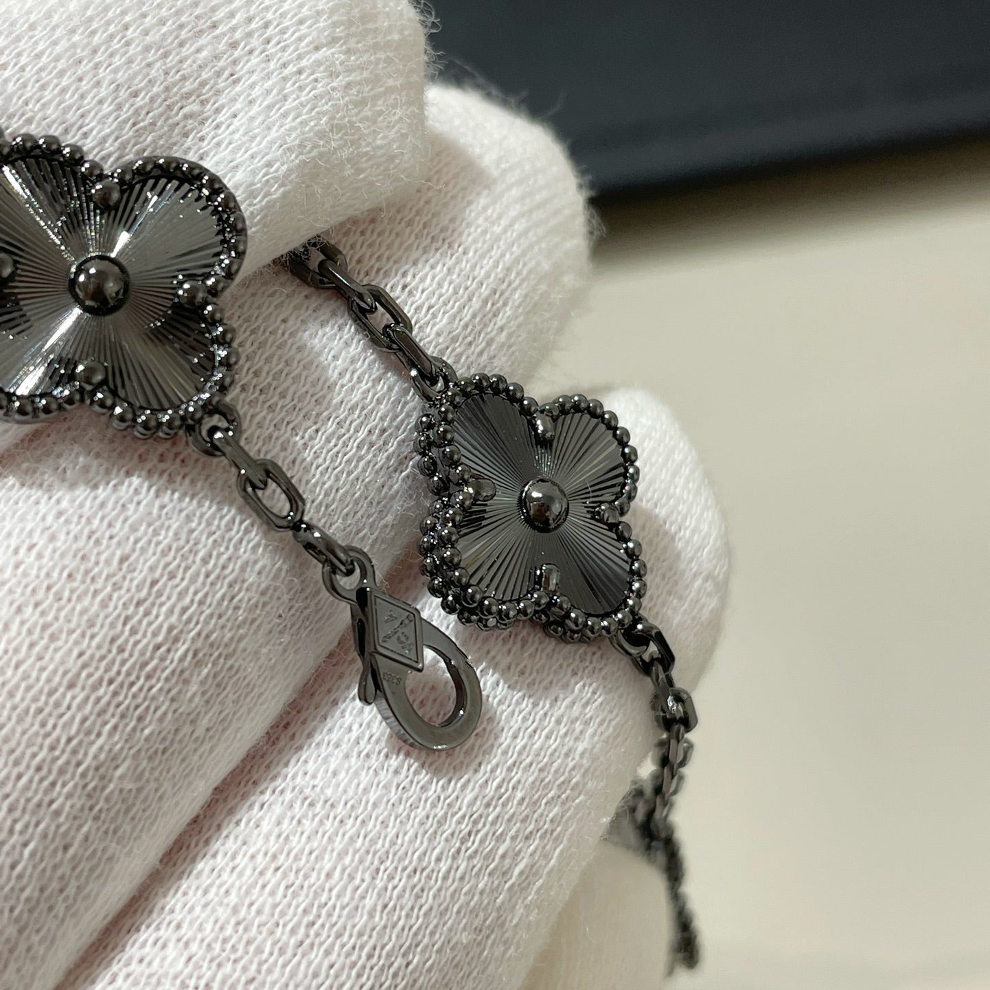 [Love Lucky]CLOVER 5 MOTIF BLACK BRACELET
