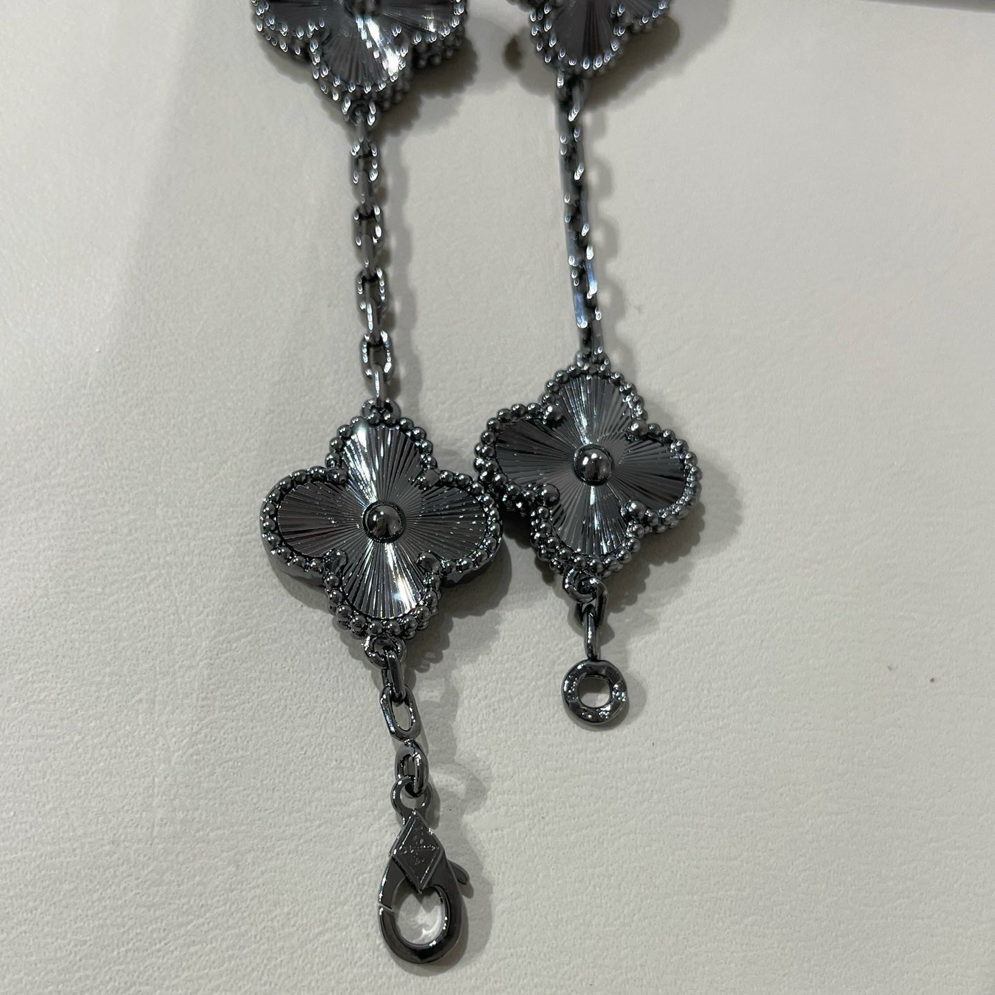 [Love Lucky]CLOVER 5 MOTIF BLACK BRACELET
