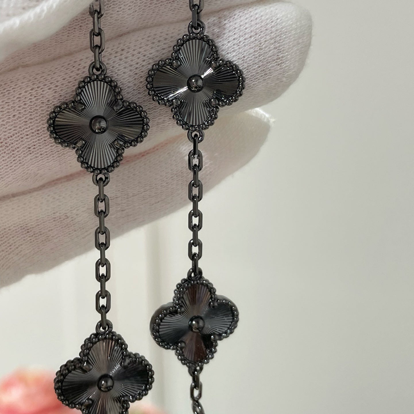 [Love Lucky]CLOVER 5 MOTIF BLACK BRACELET