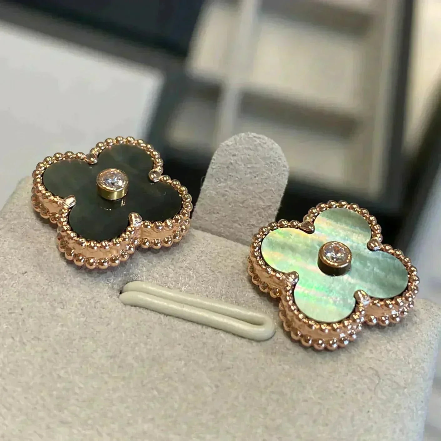 [Love Lucky]CLOVER MEDIUM 1 MOTIFS GRAY MOP  DIAMOND EARRINGS