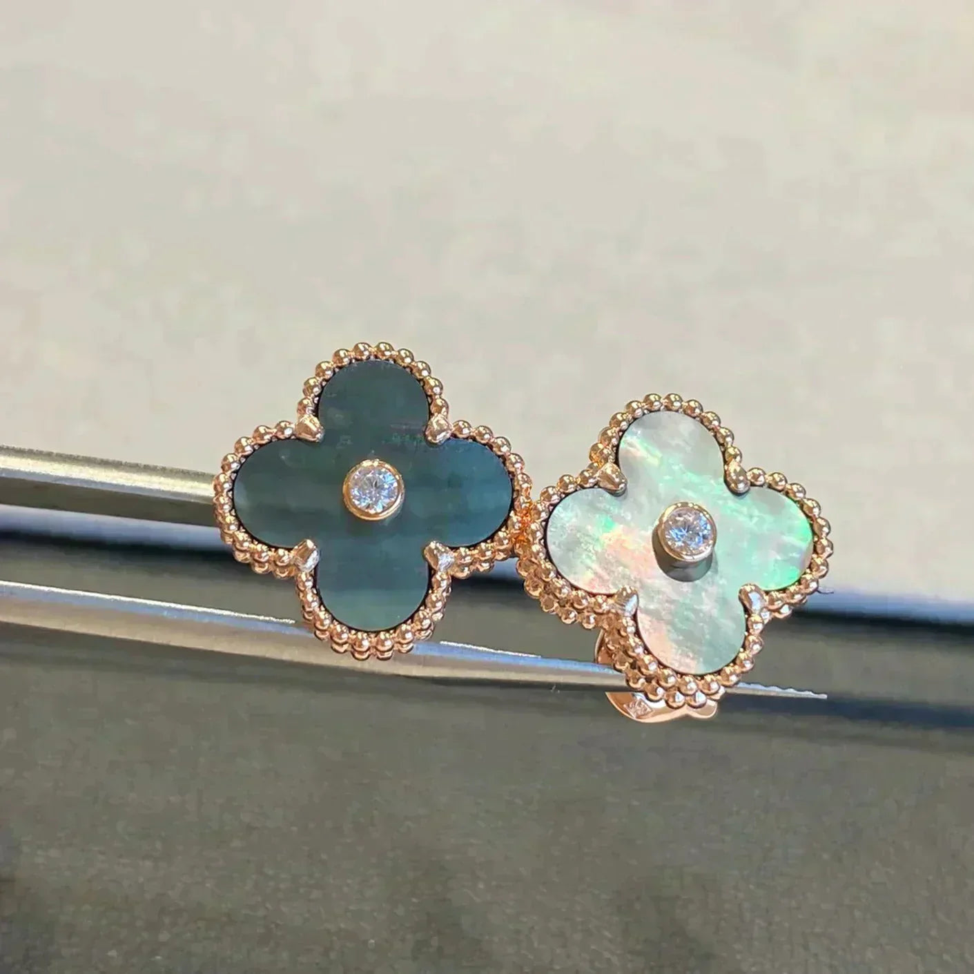 [Love Lucky]CLOVER MEDIUM 1 MOTIFS GRAY MOP  DIAMOND EARRINGS