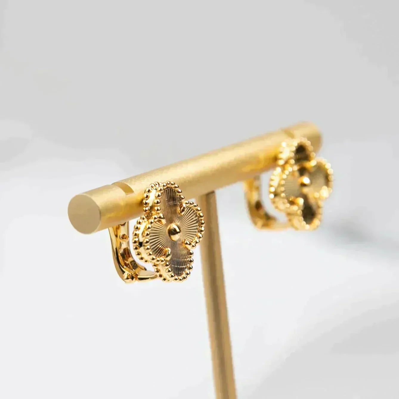 [Love Lucky]CLOVER MEDIUM 1 MOTIFS LASER EARRINGS
