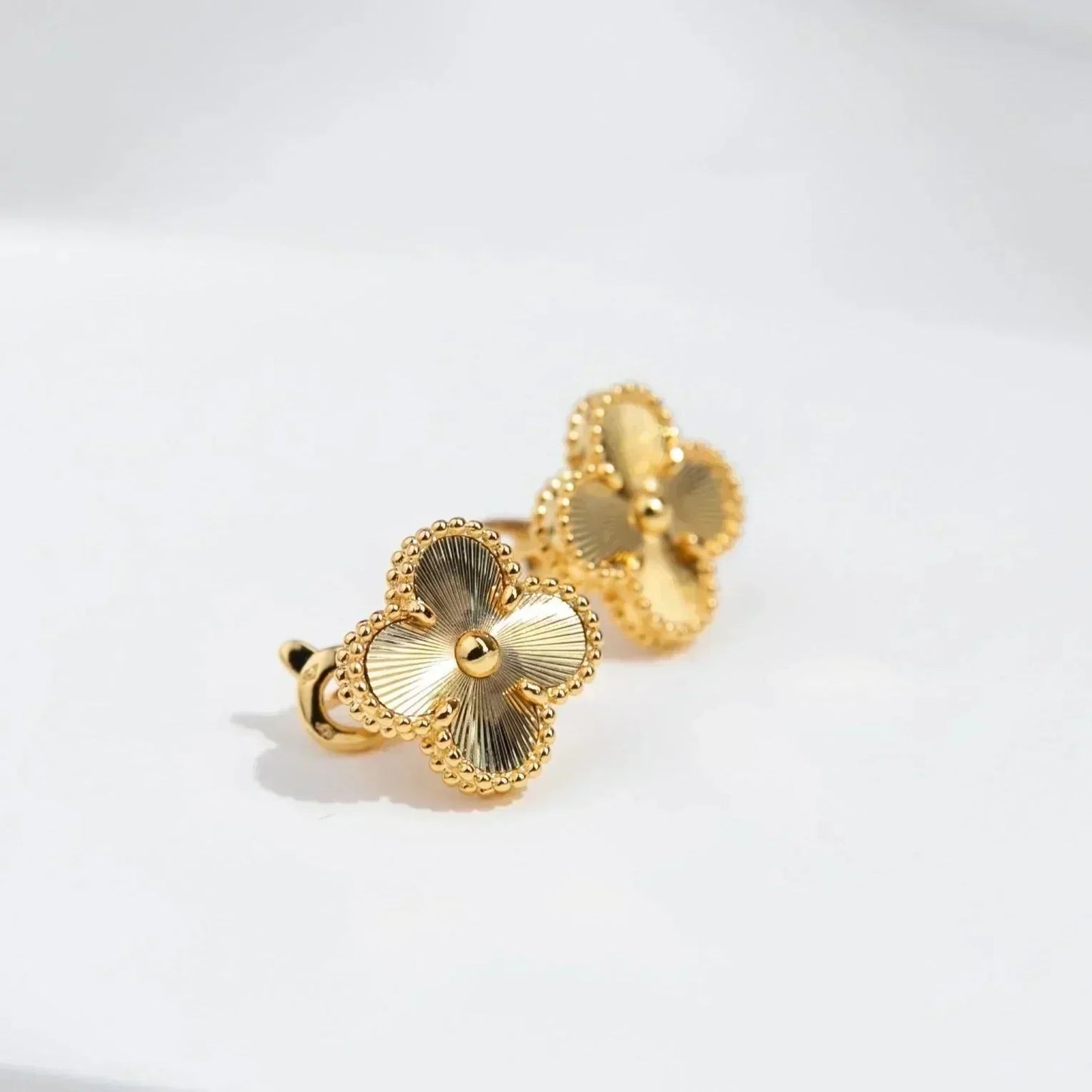 [Love Lucky]CLOVER MEDIUM 1 MOTIFS LASER EARRINGS