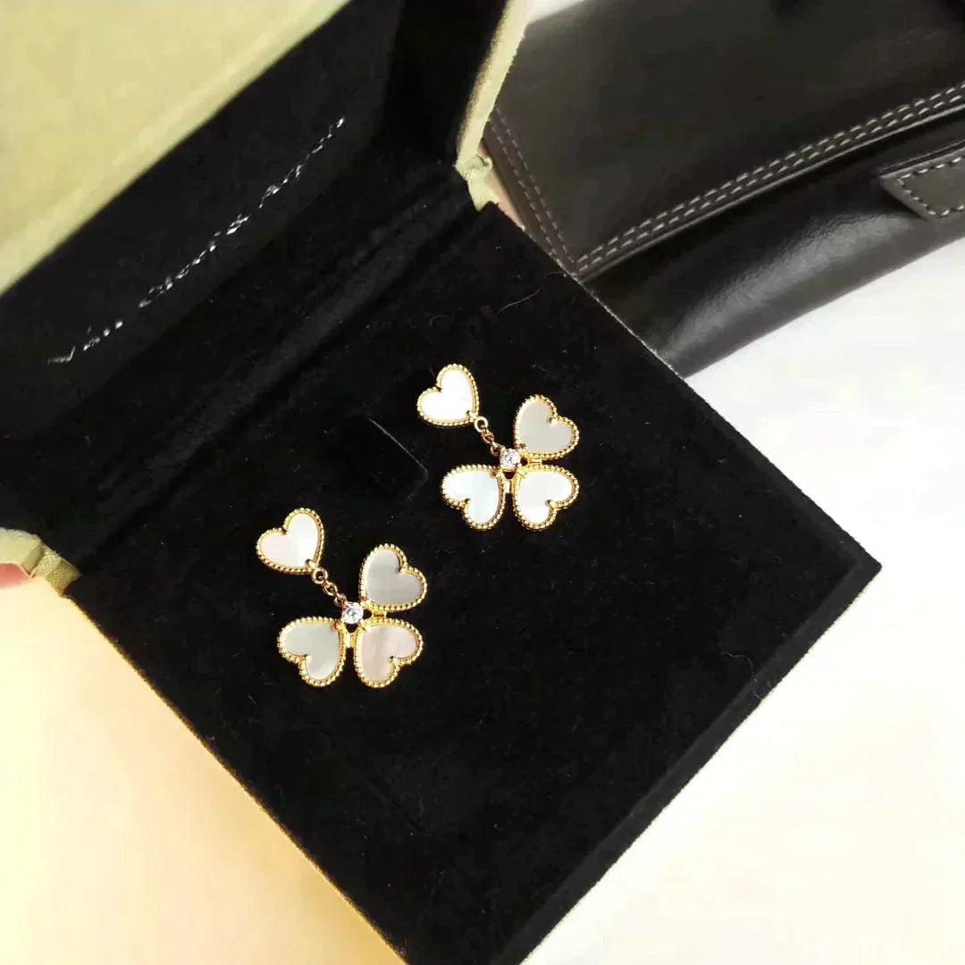 [Love Lucky]CLOVER SWEET WHITE MOP EARRINGS