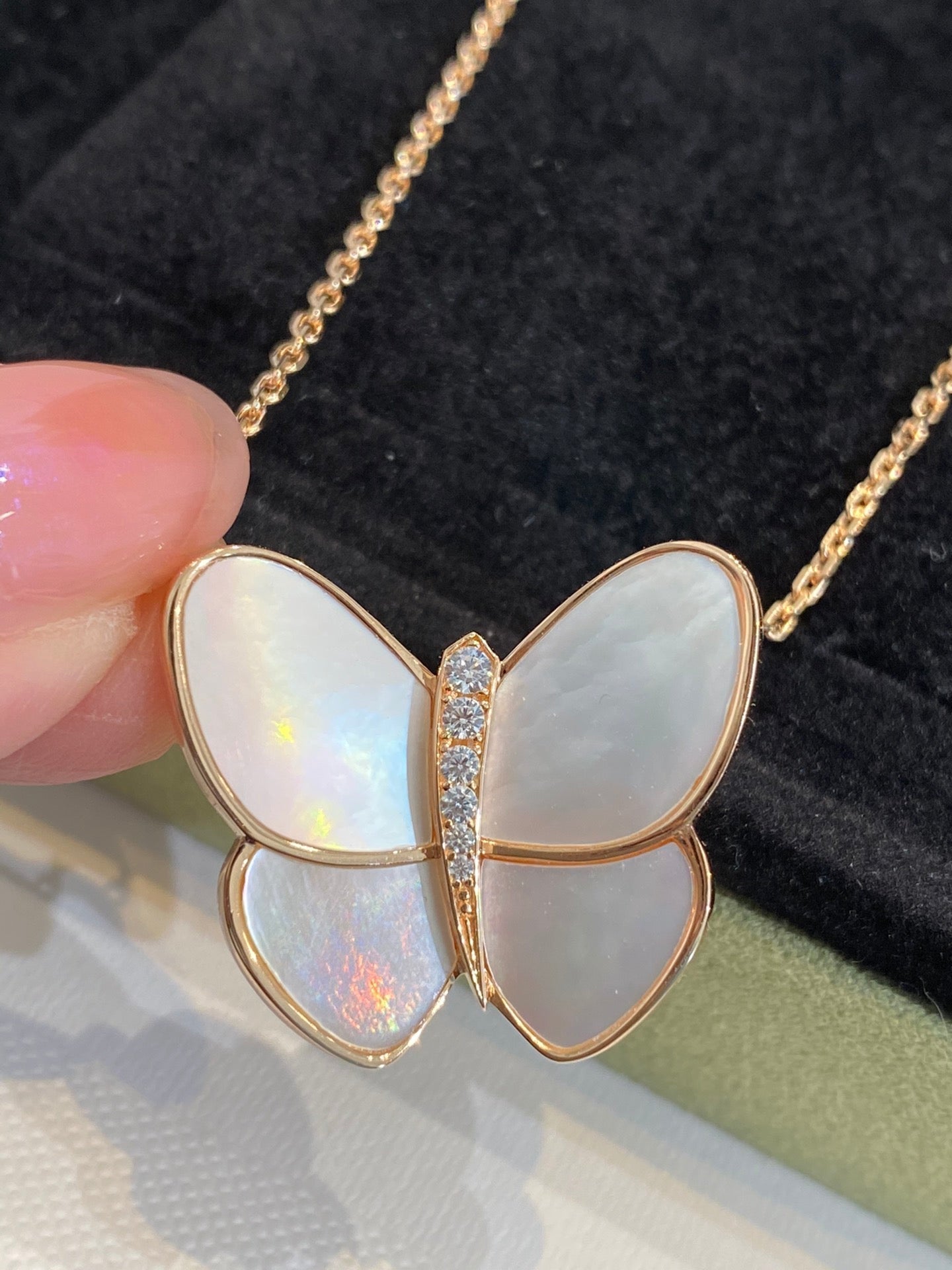 [Love Lucky]BUTTERFLY GOLD MOP DIAMOND NECKLACE