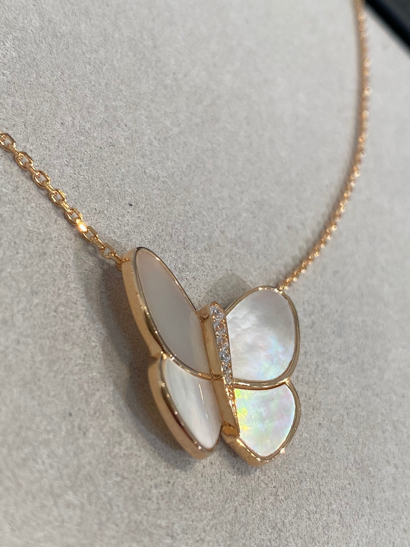 [Love Lucky]BUTTERFLY GOLD MOP DIAMOND NECKLACE