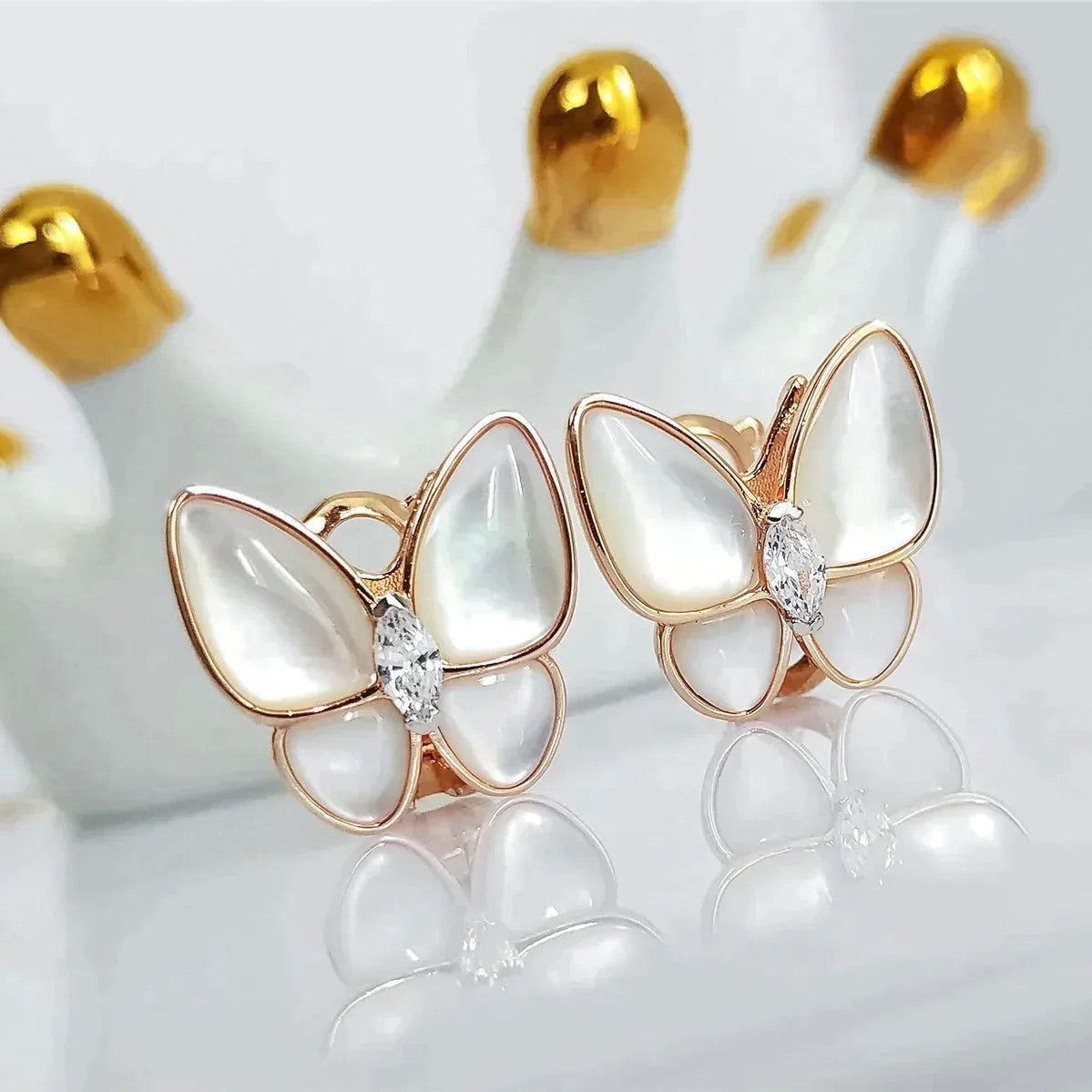 [Love Lucky]BUTTERFLY MOP DIAMOND EARRINGS