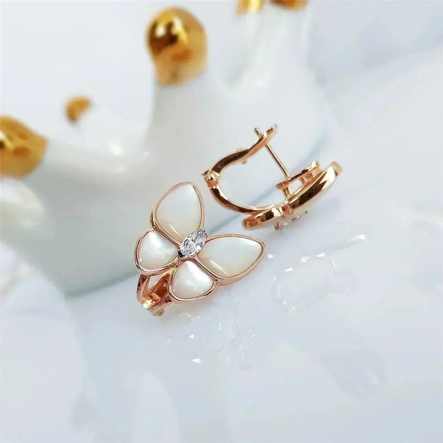 [Love Lucky]BUTTERFLY MOP DIAMOND EARRINGS