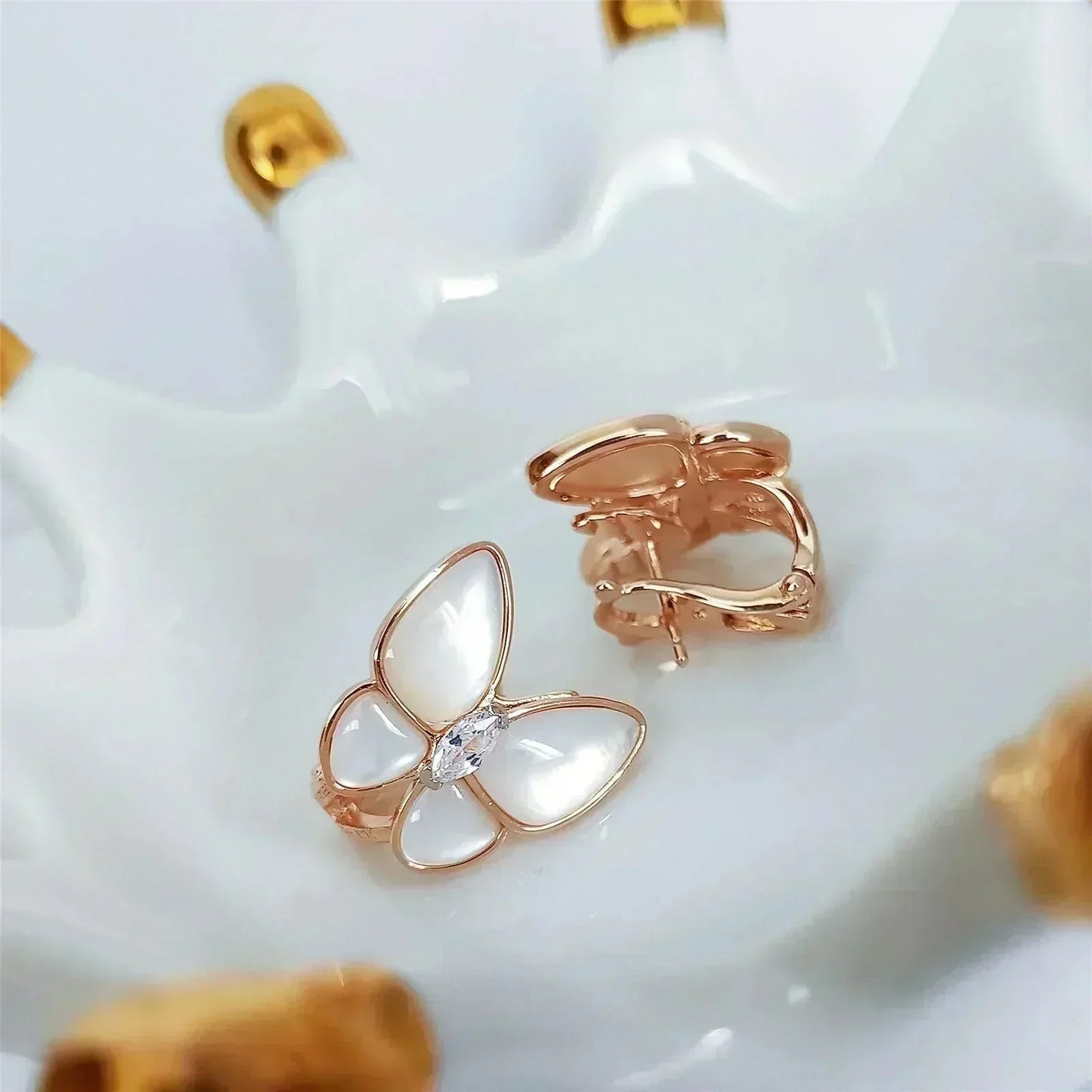 [Love Lucky]BUTTERFLY MOP DIAMOND EARRINGS