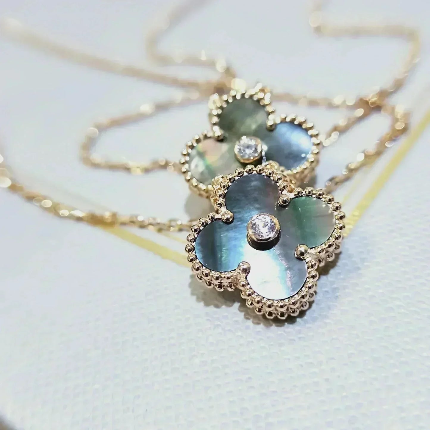 [Love Lucky]CLOVER 15MM DIAMOND AND MOTHER-OF-GREY NECKLACE