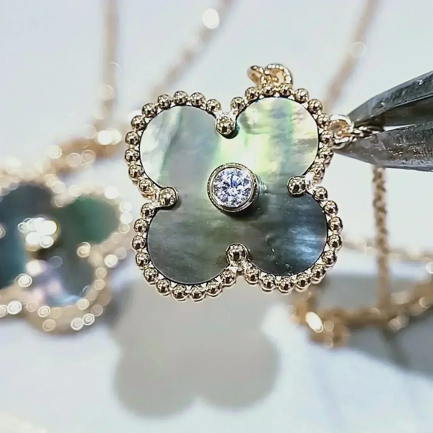 [Love Lucky]CLOVER 15MM DIAMOND AND MOTHER-OF-GREY NECKLACE