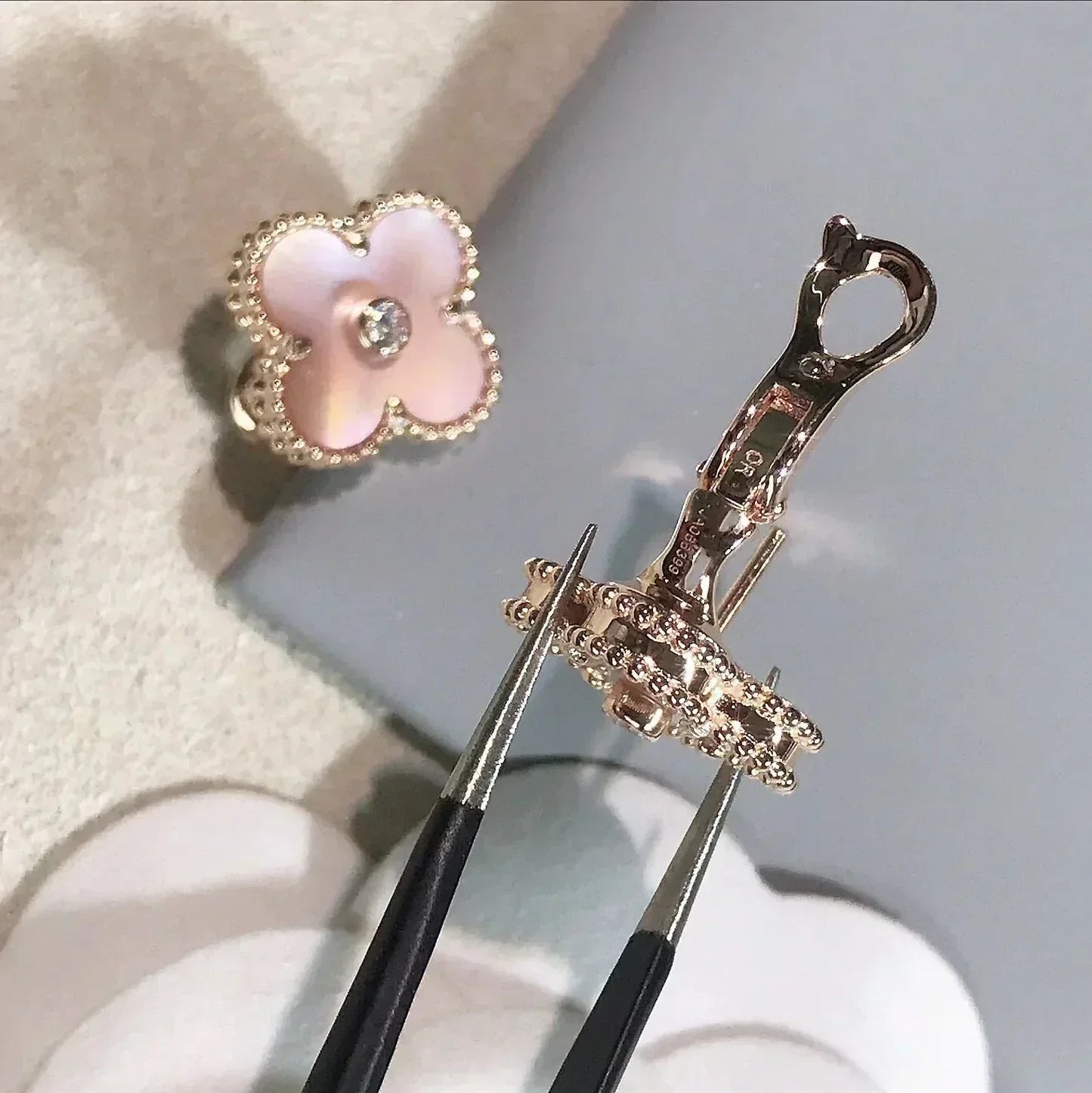 [Love Lucky]CLOVER MEDIUM 1 MOTIFS  PINK MOP DIAMOND EARRINGS