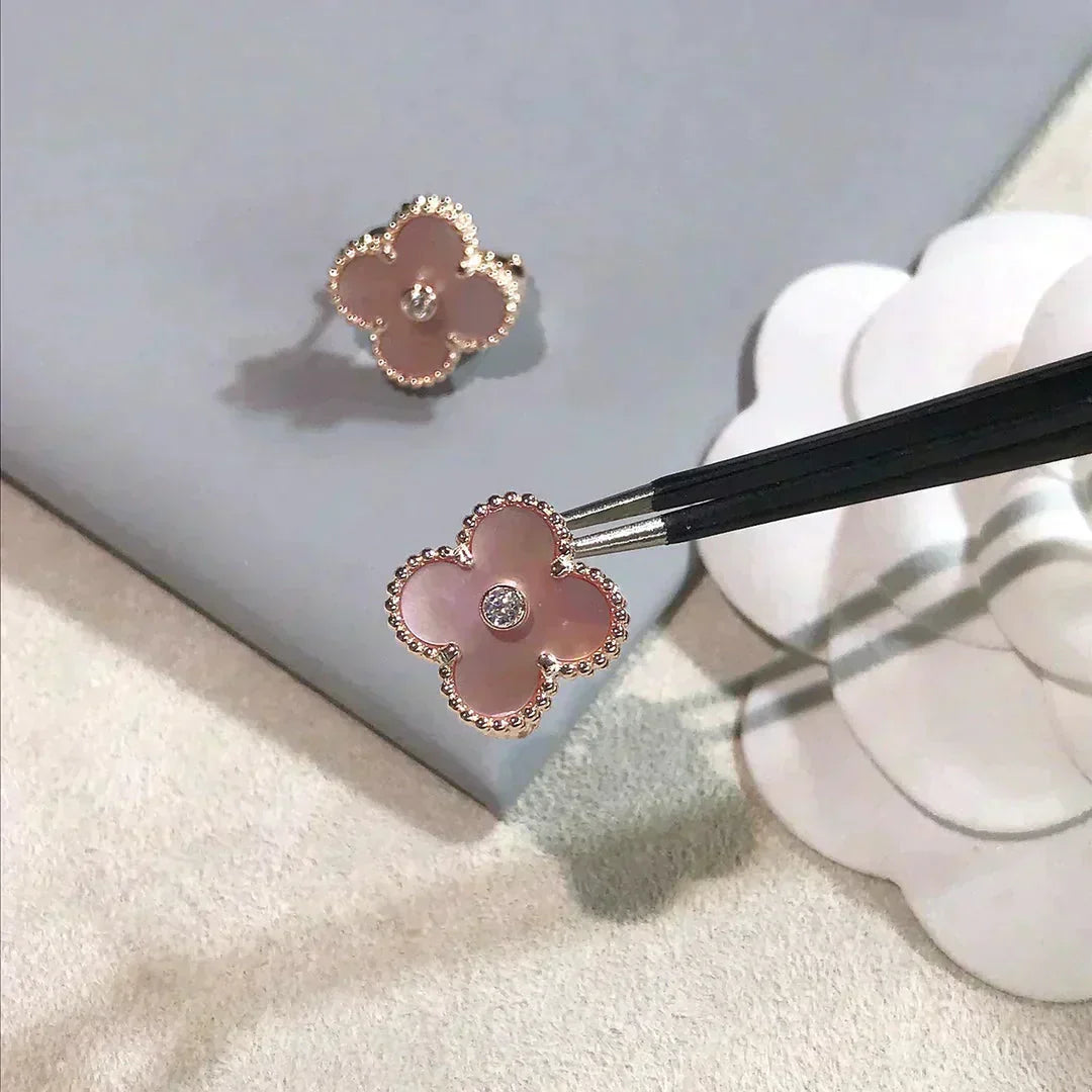 [Love Lucky]CLOVER MEDIUM 1 MOTIFS  PINK MOP DIAMOND EARRINGS
