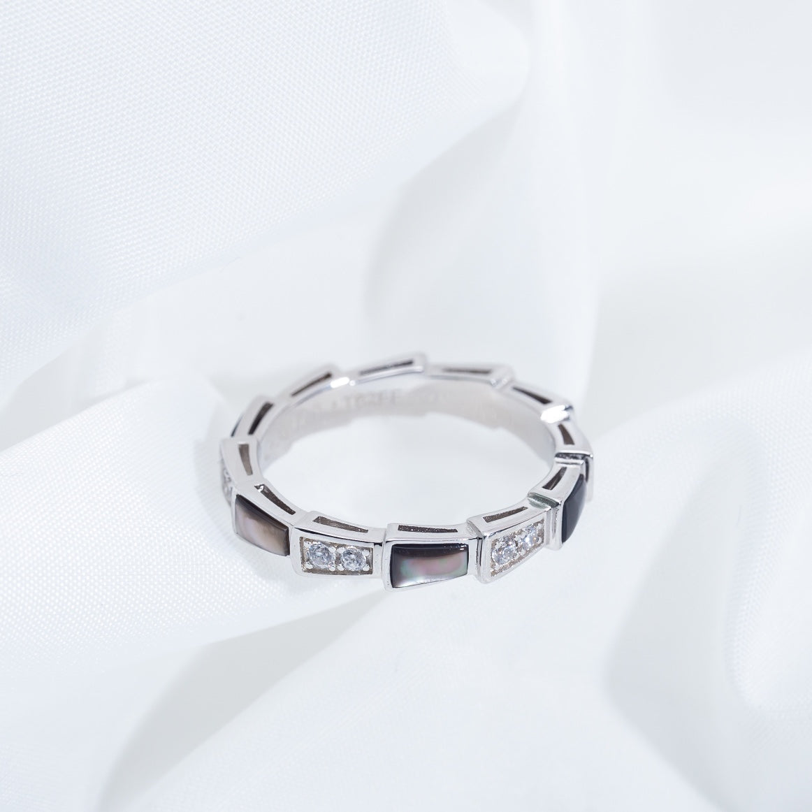 [Love Lucky]SERPENTI RING SILVER  DIAMOND BLACK MOP 3MM