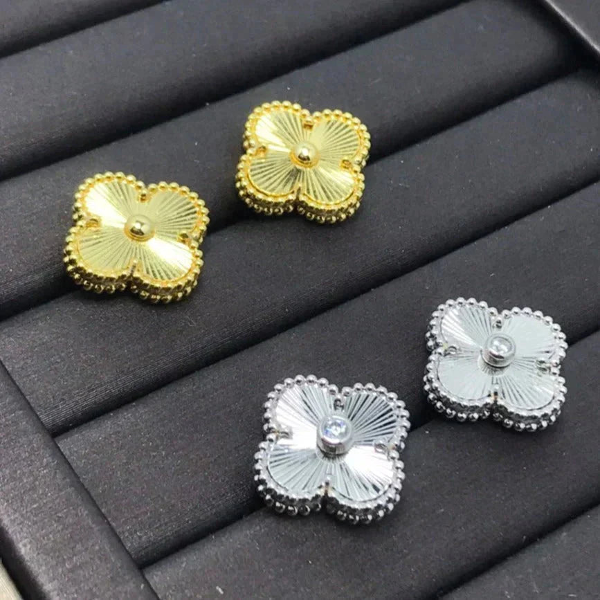 [Love Lucky]CLOVER MINI 9.5MM LASER EARRINGS