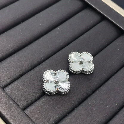 [Love Lucky]CLOVER MINI 9.5MM LASER EARRINGS