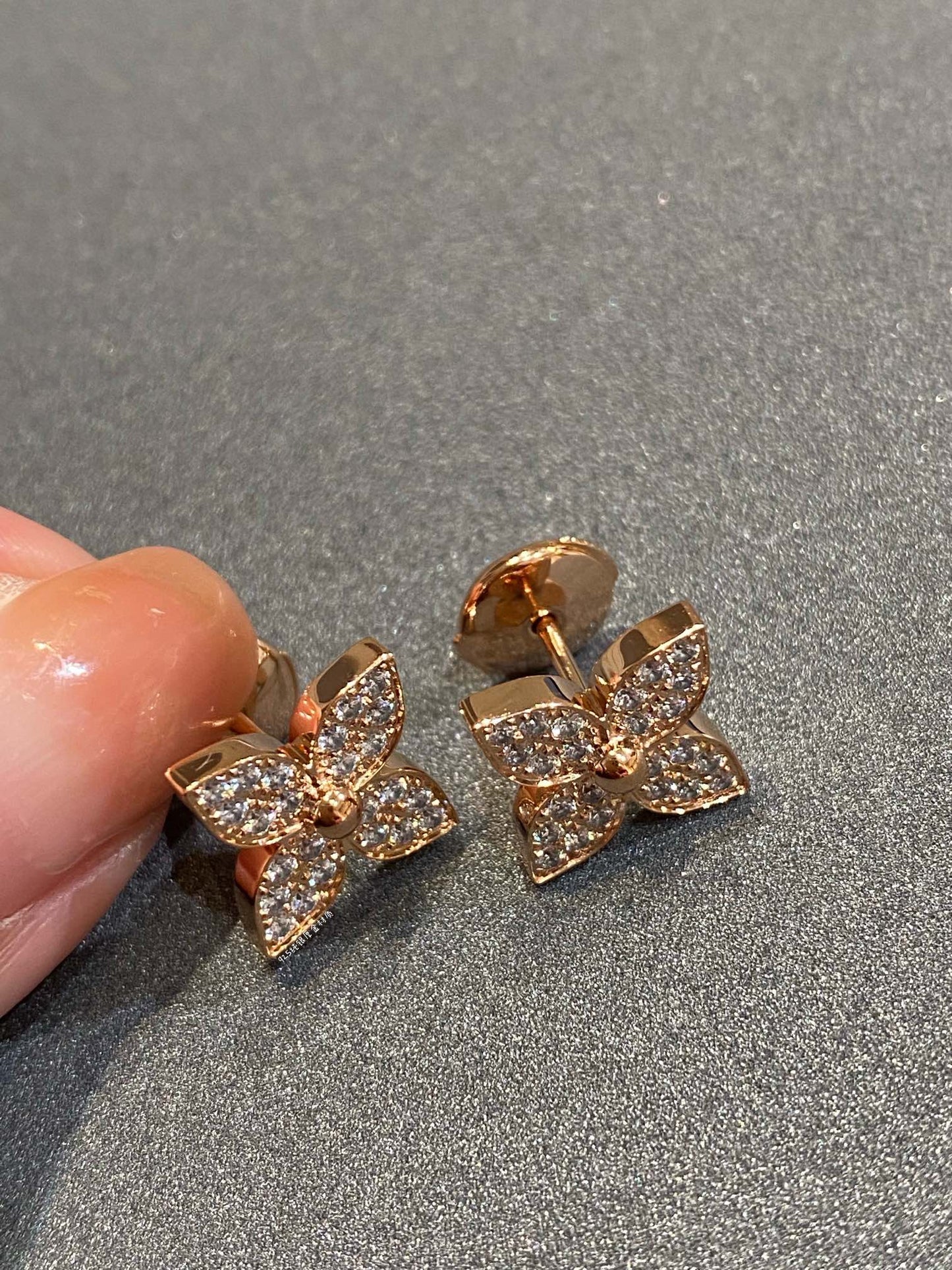 [Love Lucky]STAR DIAMOND EARRINGS