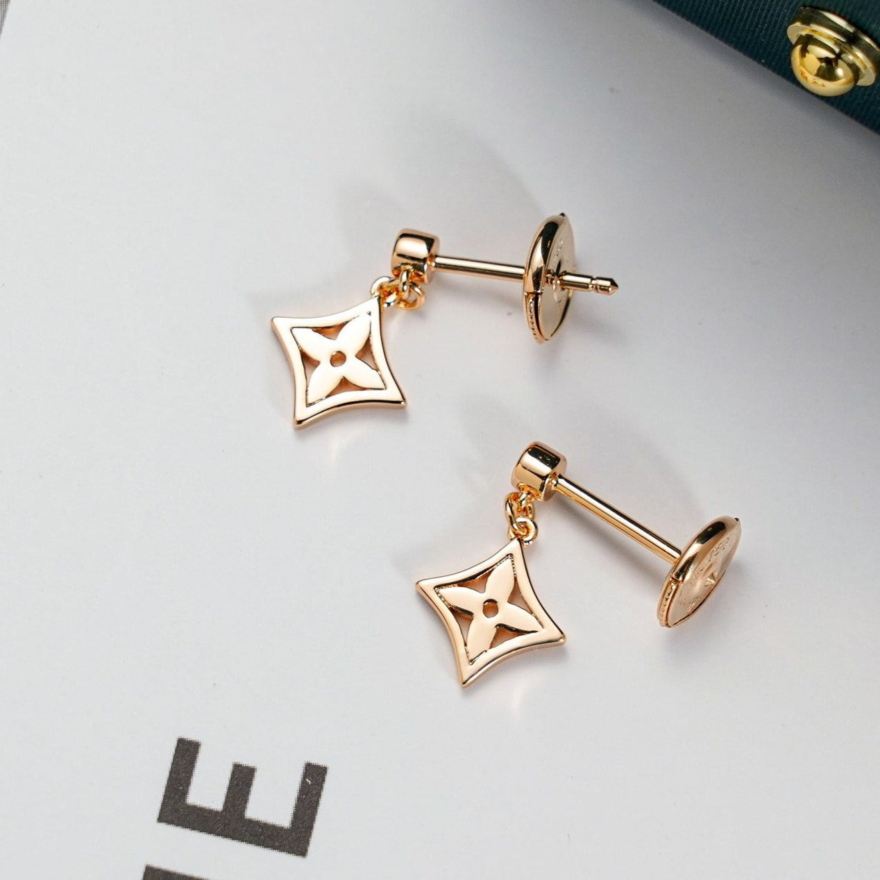 [Love Lucky]STAR EARRINGS GOLD