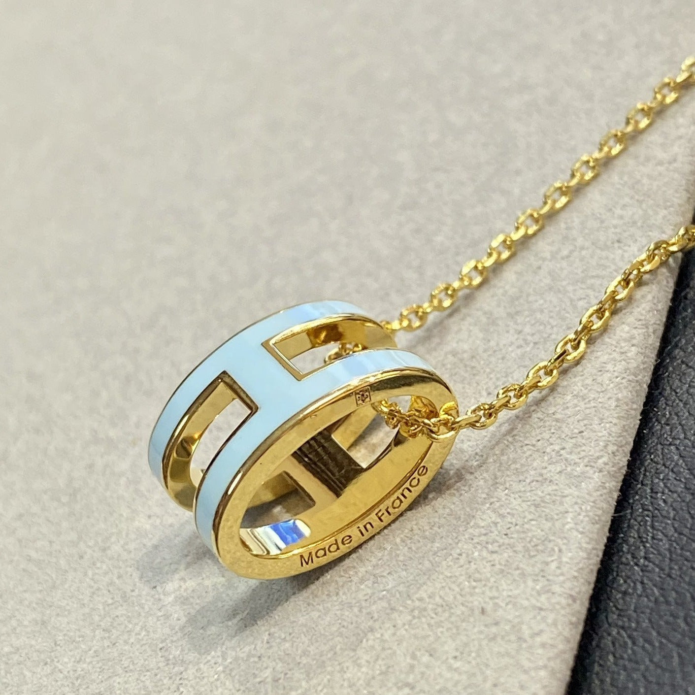 [Love Lucky]POP H LIGHT BLUE NECKLACE