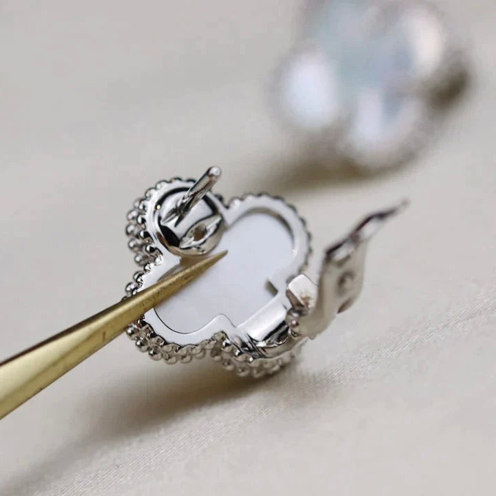 [Love Lucky]CLOVER MEDIUM 1 MOTIFS  WHITE MOP EARRINGS SILVER