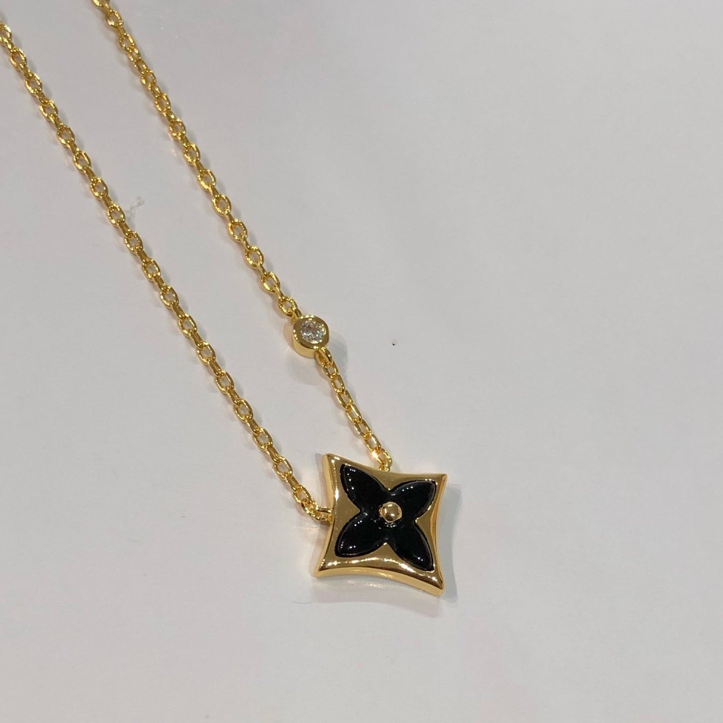 [Love Lucky]STAR BLACK MOP NECKLACE