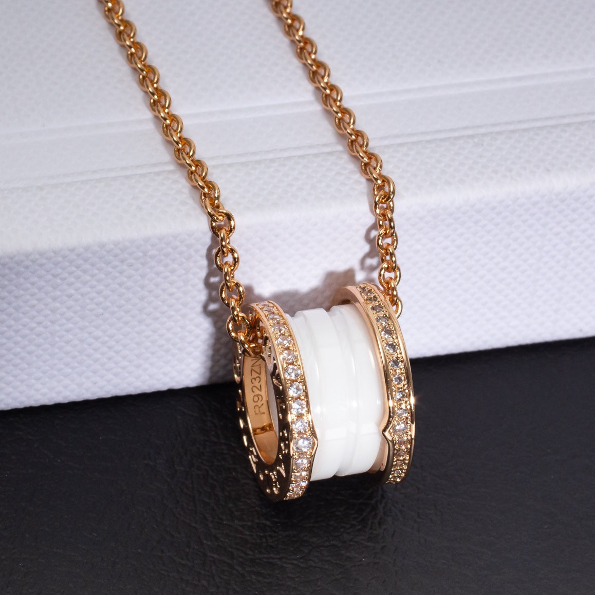 [Love Lucky]ZERO 1 WHITE CERAMIC PINK GOLD DIAMOND NECKLACE