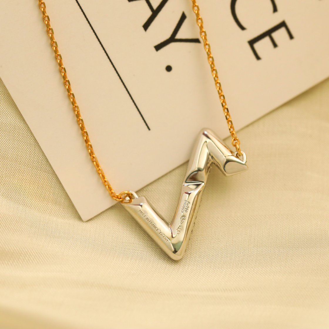 [Love Lucky]VOLT SILVER DIAMOND PEDANT NECKLACE