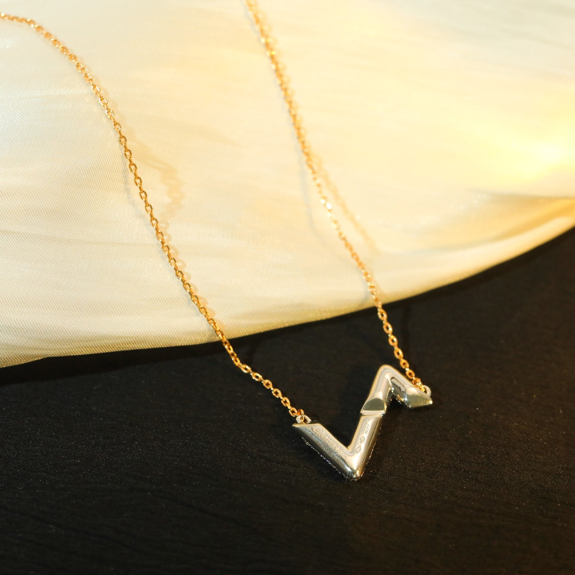 [Love Lucky]VOLT SILVER DIAMOND PEDANT NECKLACE