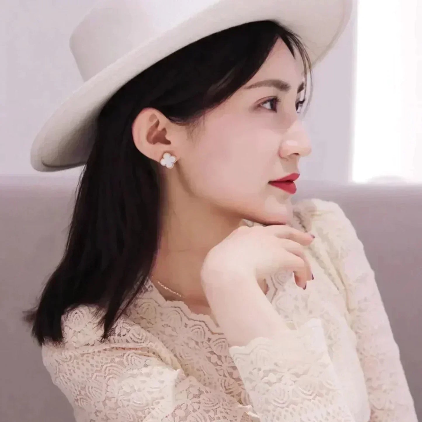 [Love Lucky]CLOVER MEDIUM 1 MOTIFS  WHITE MOP STUD EARRINGS
