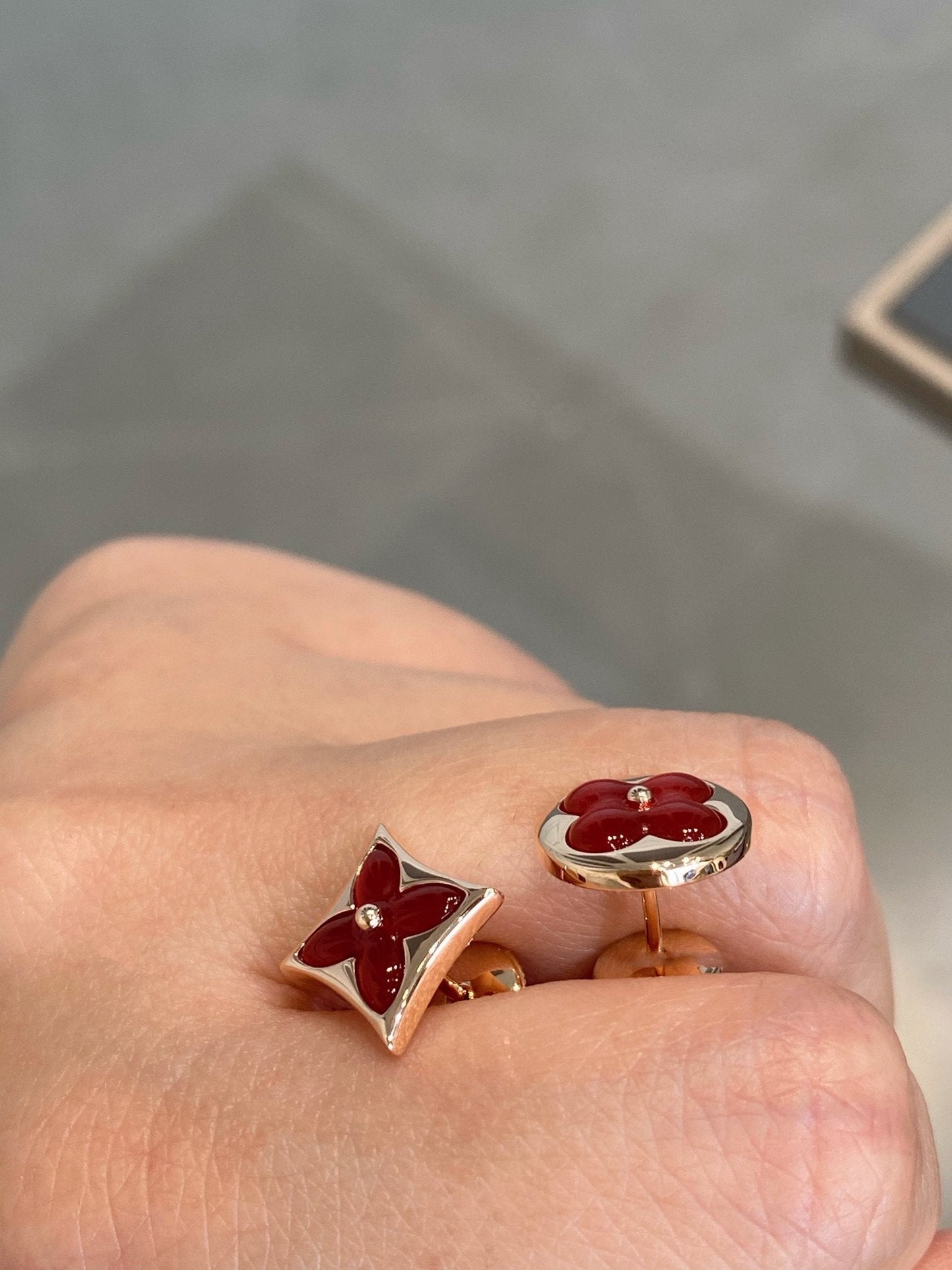 [Love Lucky]STAR AND SUN PINK GOLD CARNELIAN STUD EARRINGS