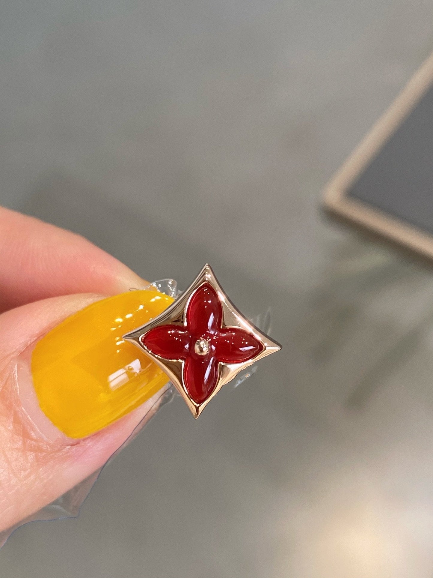 [Love Lucky]STAR AND SUN PINK GOLD CARNELIAN STUD EARRINGS