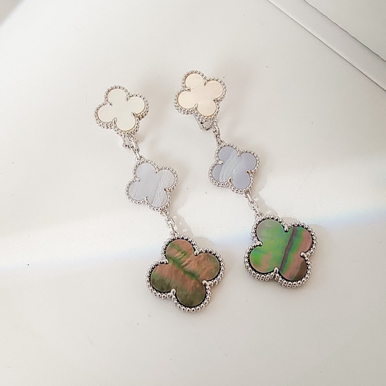[Love Lucky]CLOVER 3 MOTIFS CHALCEDONY DARK MOP SILVER EARRINGS