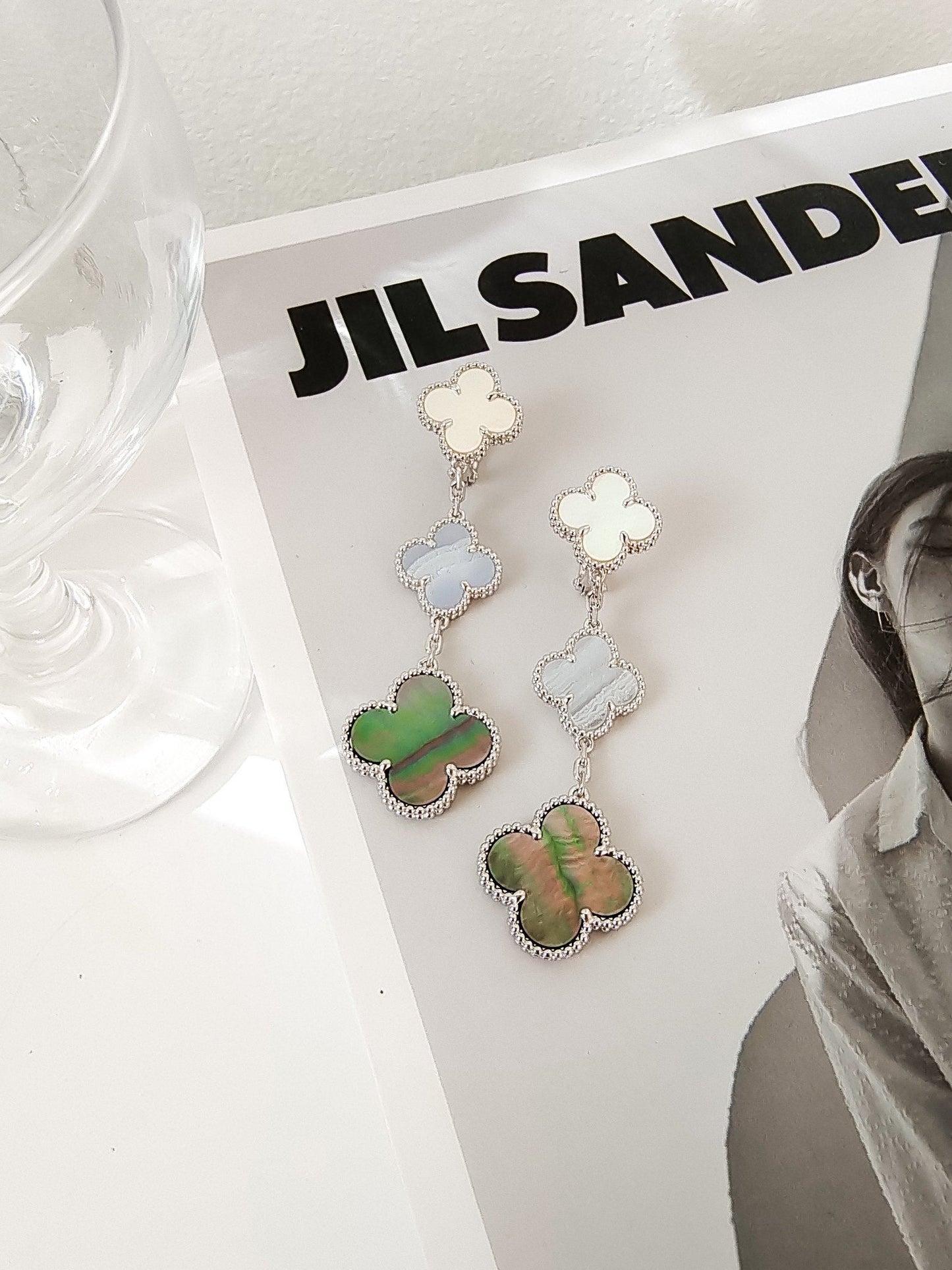 [Love Lucky]CLOVER 3 MOTIFS CHALCEDONY DARK MOP SILVER EARRINGS