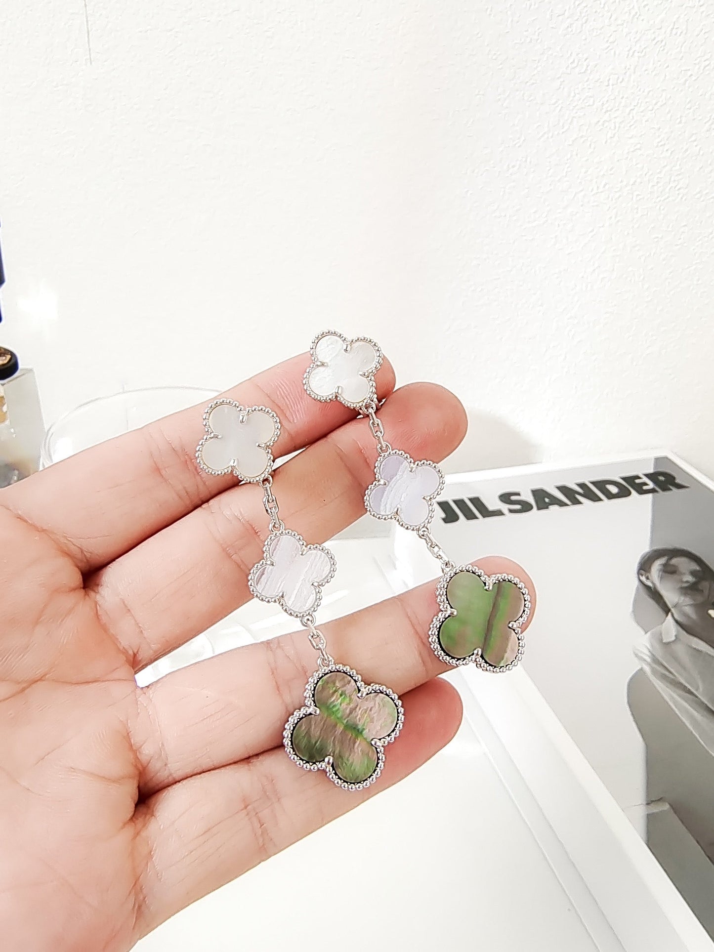 [Love Lucky]CLOVER 3 MOTIFS CHALCEDONY DARK MOP SILVER EARRINGS