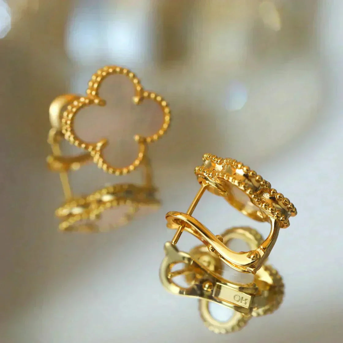 [Love Lucky]CLOVER MEDIUM 1 MOTIFS  WHITE MOP STUD EARRINGS