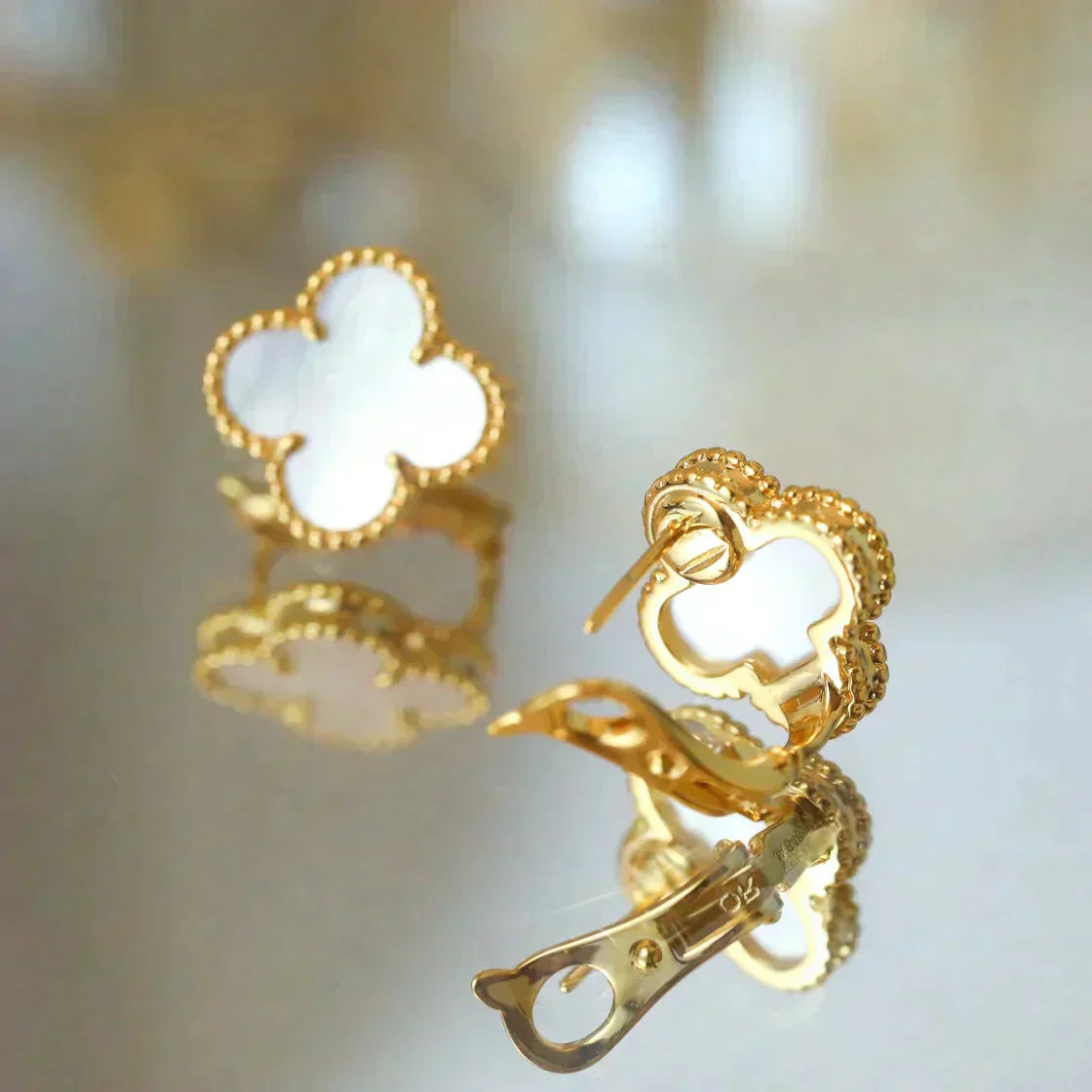 [Love Lucky]CLOVER MEDIUM 1 MOTIFS  WHITE MOP STUD EARRINGS