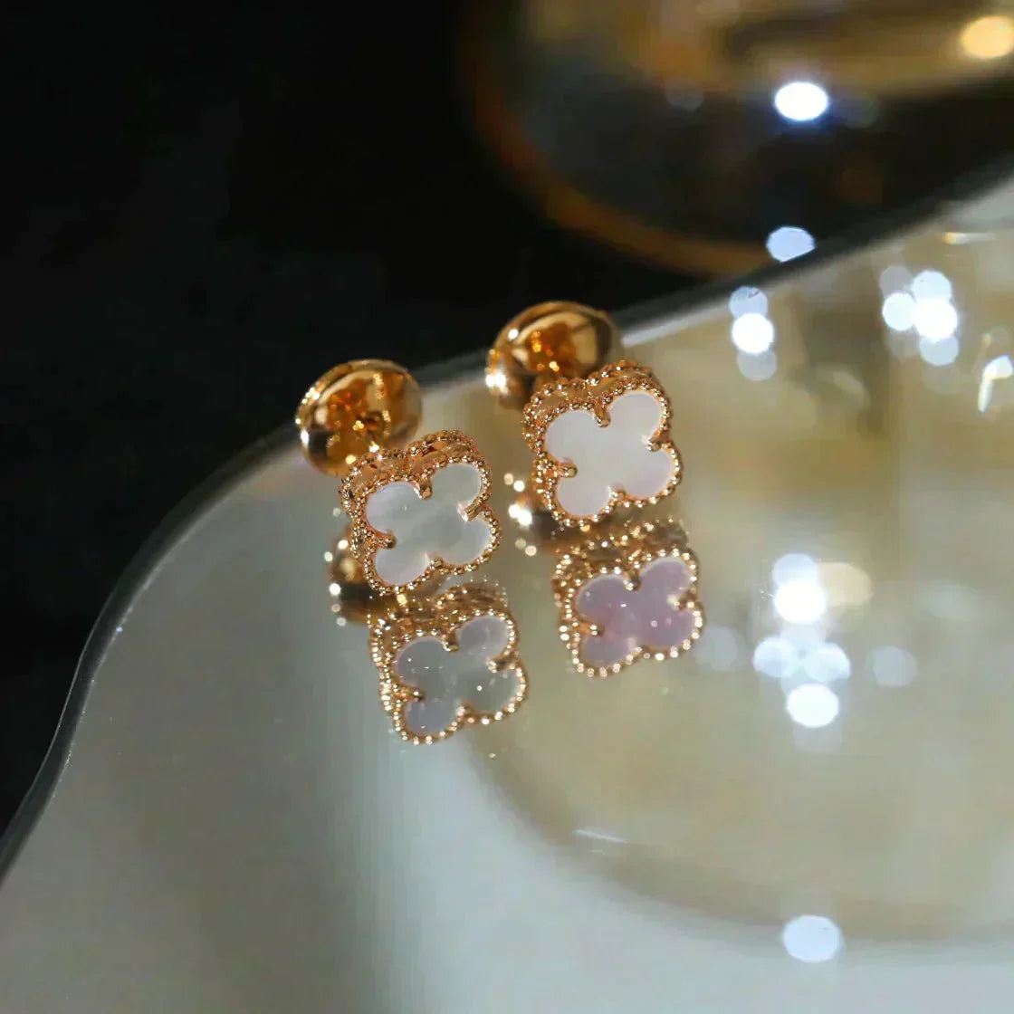 [Love Lucky]CLOVER MINI 9.5MM WHITE MOP EARRINGS
