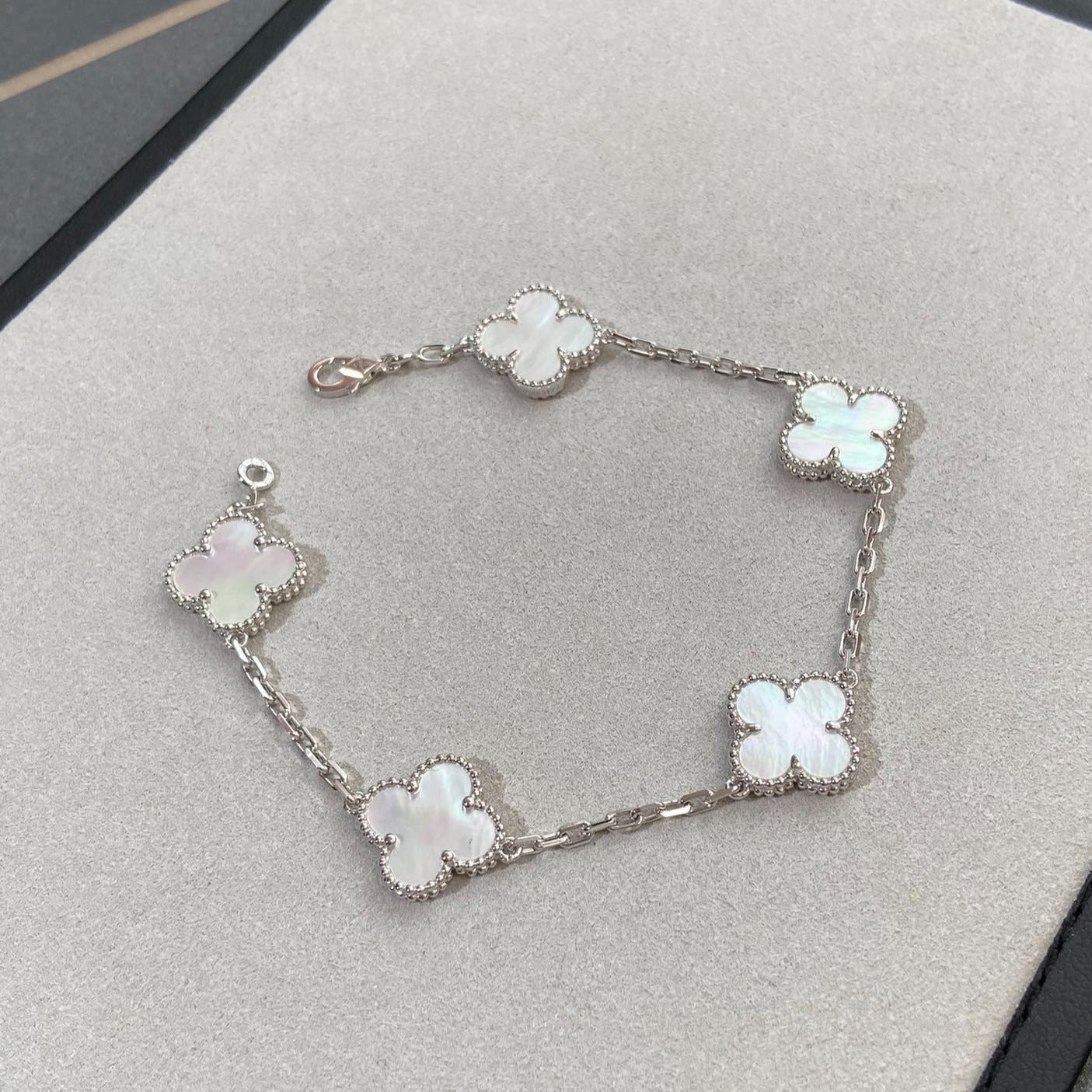[Love Lucky]CLOVER SILVER MOP 5 MOTIF BRACELET
