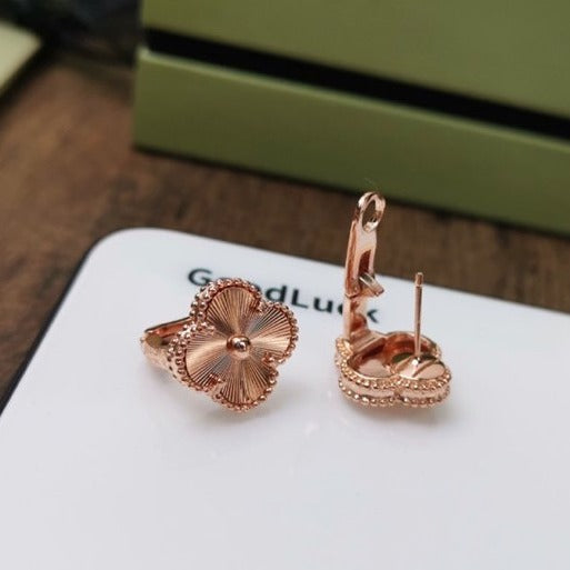 [Love Lucky]CLOVER MEDIUM STUD EARRINGS