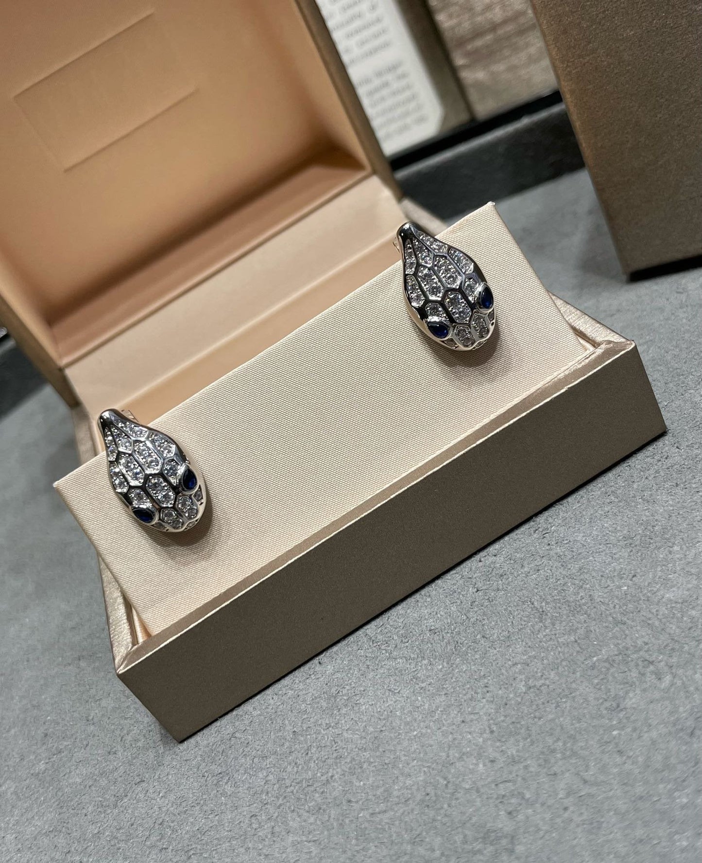 [Love Lucky]SERPENT DIAMOND STUD EARRINGS