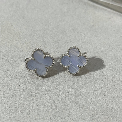 [Love Lucky]CLOVER CHALCEDONY SILVER STUD EARRINGS