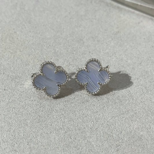 [Love Lucky]CLOVER CHALCEDONY SILVER STUD EARRINGS
