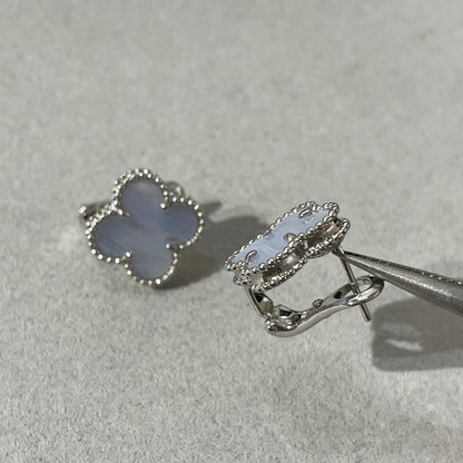 [Love Lucky]CLOVER CHALCEDONY SILVER STUD EARRINGS