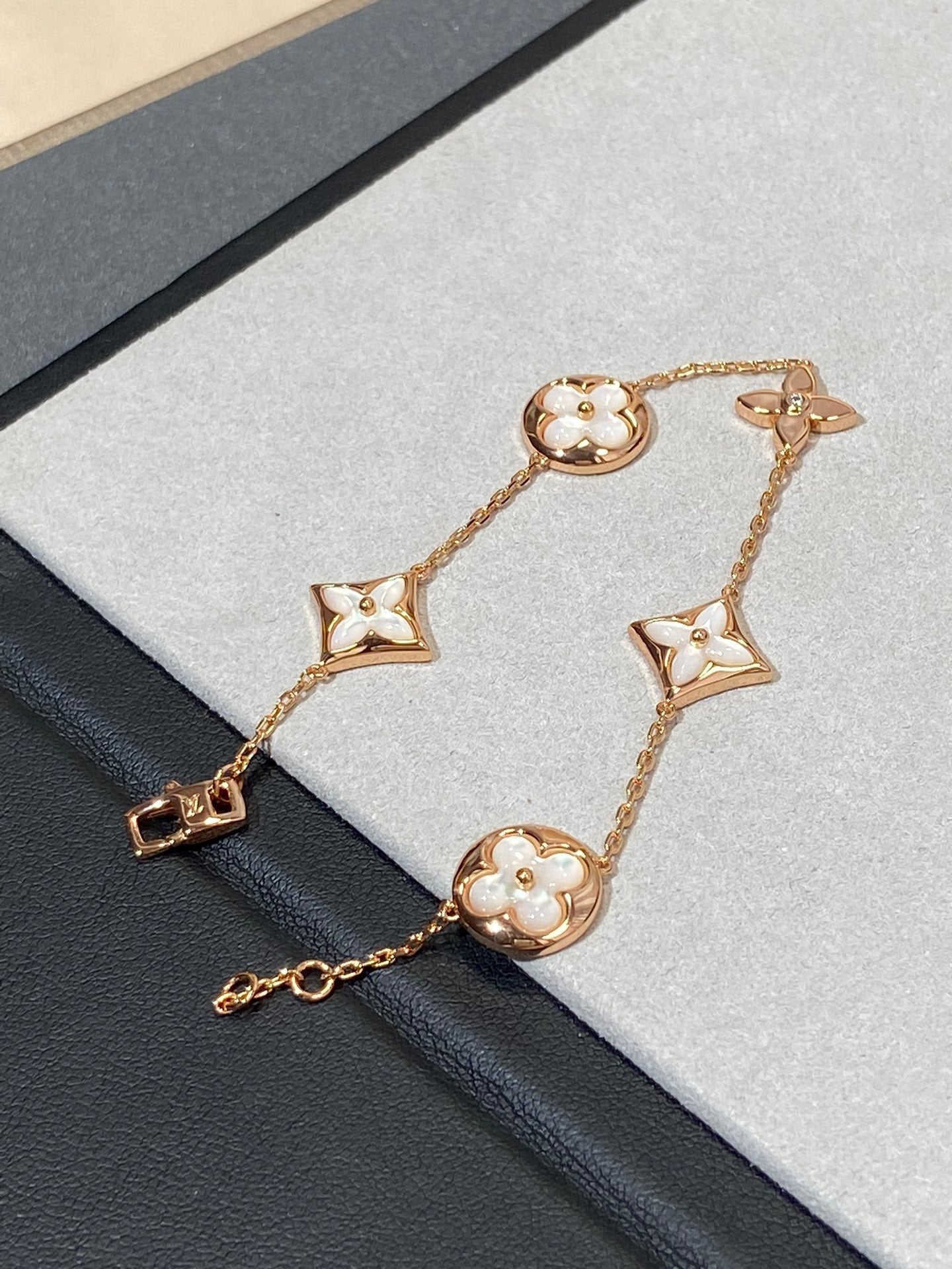 [Love Lucky]STAR AND SUN 5 MOTIF MOP PINK GOLD BRACELET