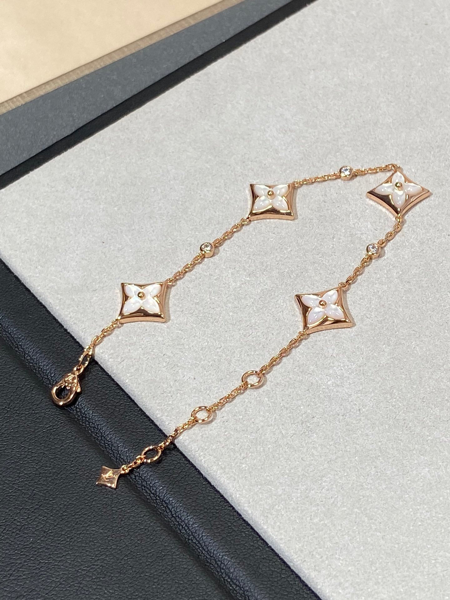 [Love Lucky]STAR 4 MOTIF MOP DIAMOND PINK GOLD BRACELET