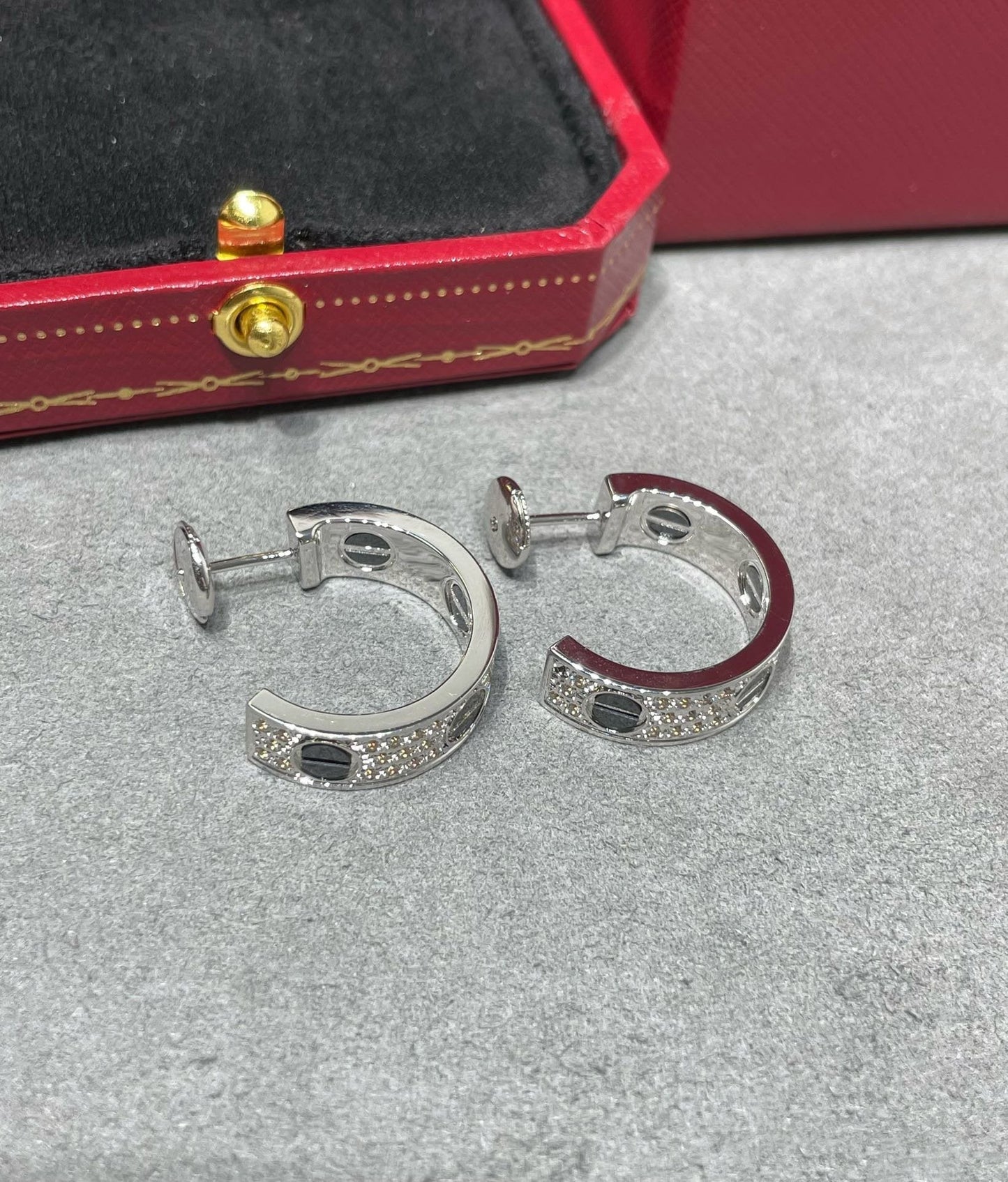 [Love Lucky]LOVE CERAMIC DIAMOND PAVED SILVER EARRINGS
