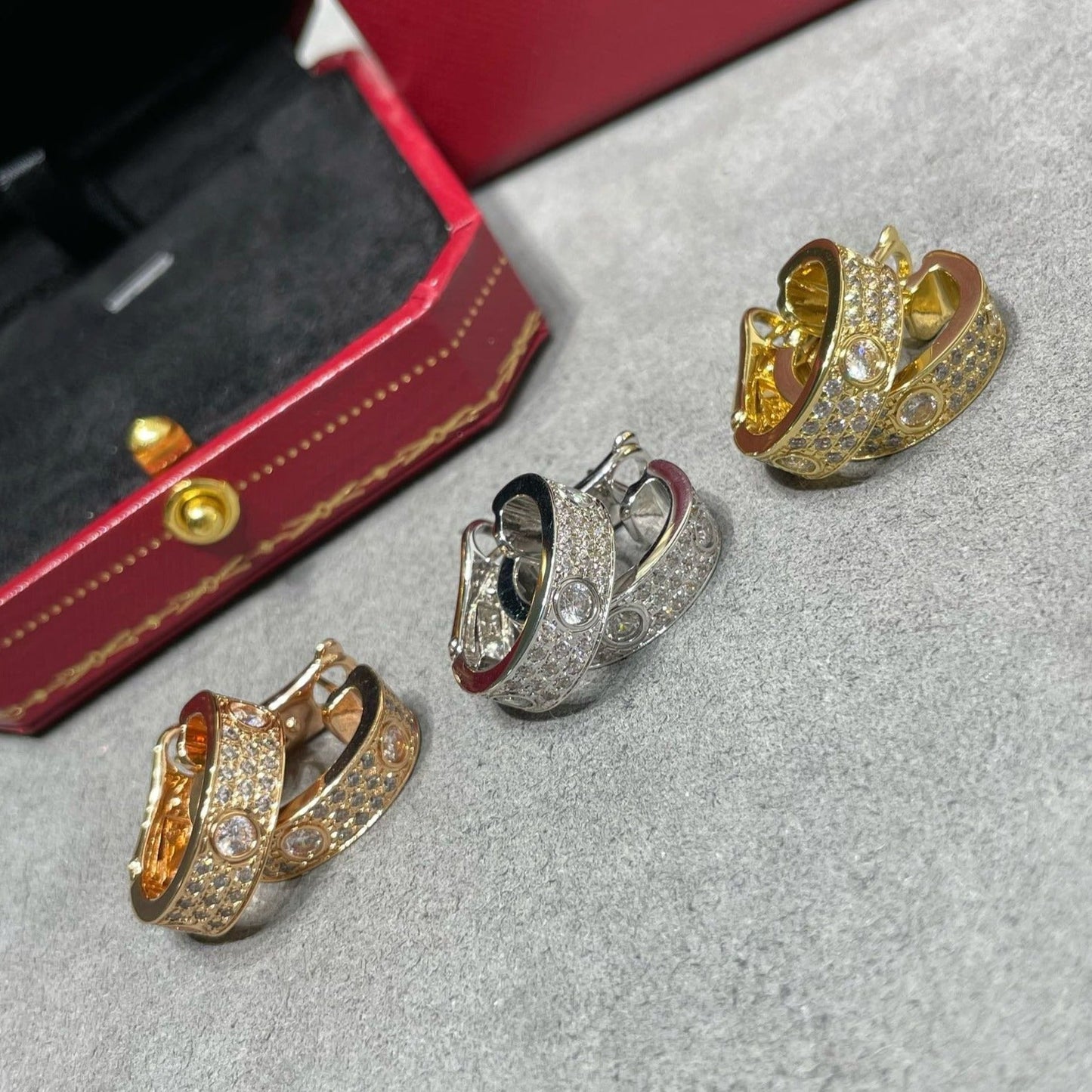 [Love Lucky]LOVE 5.5MM DIAMOND PAVED EARRINGS