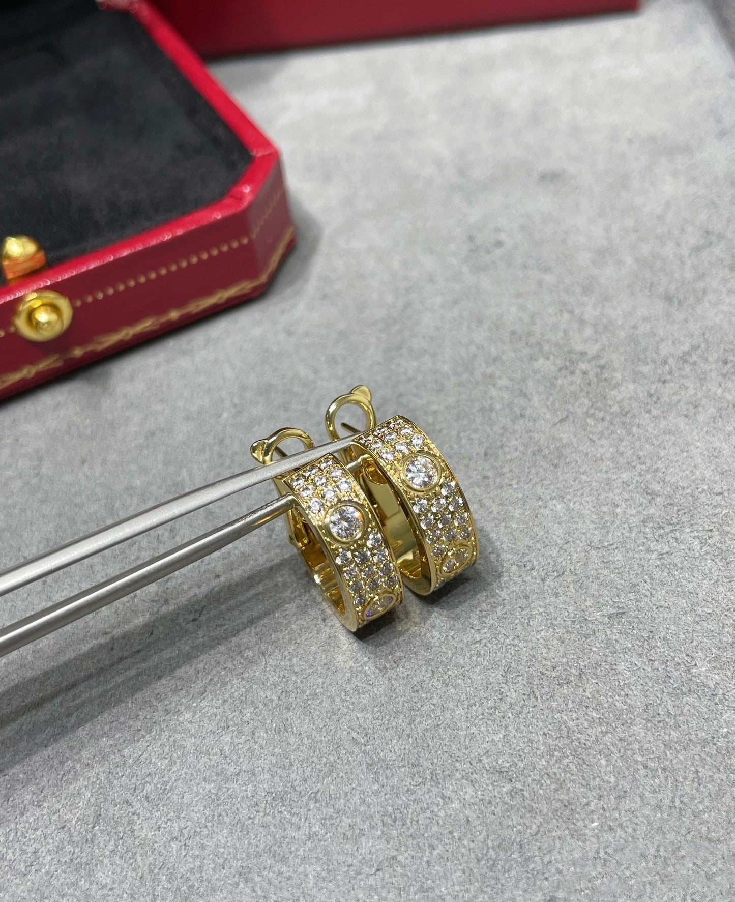 [Love Lucky]LOVE 5.5MM DIAMOND PAVED EARRINGS