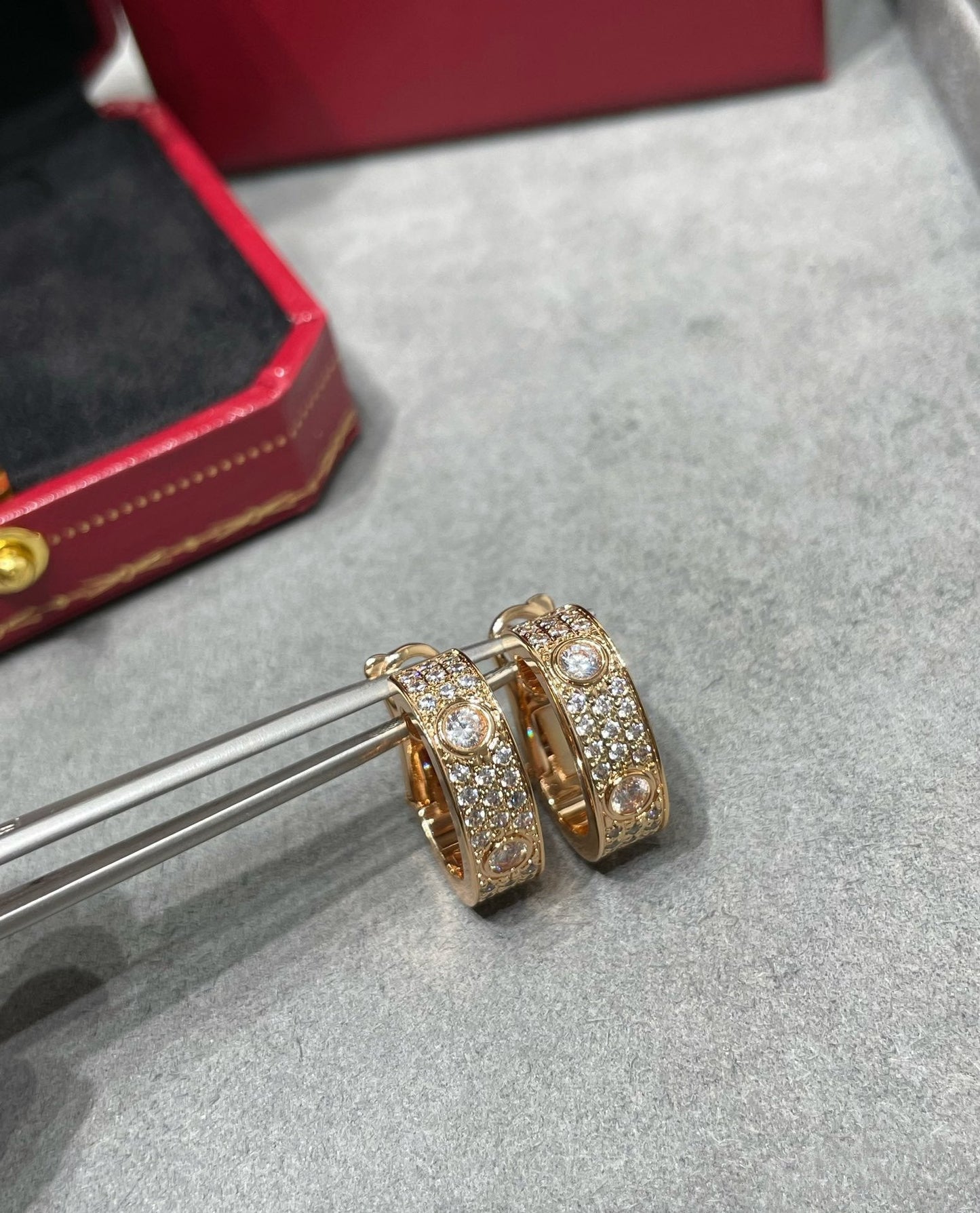 [Love Lucky]LOVE 5.5MM DIAMOND PAVED EARRINGS
